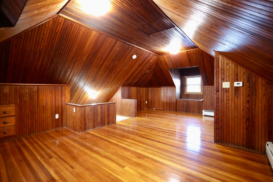 Building Photo - 31 Anthony St