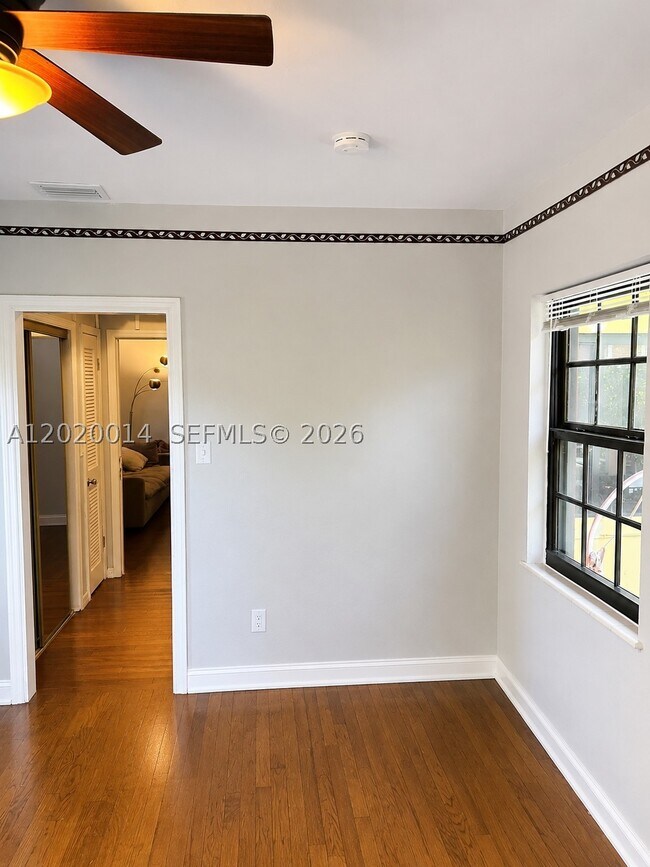 Building Photo - 535 NE 129th St