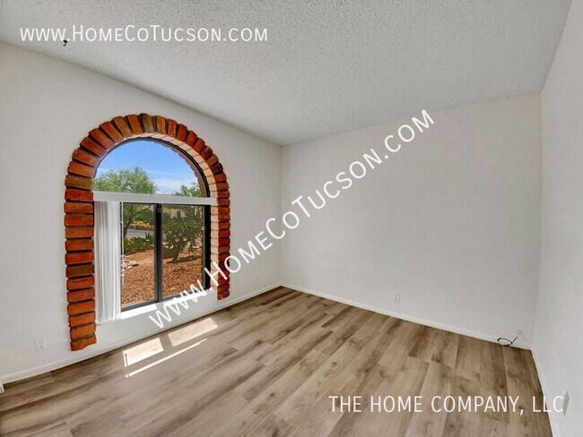 Building Photo - 5243 N Stonehouse Pl