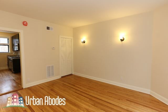 Building Photo - 4036 Ashland N Ave