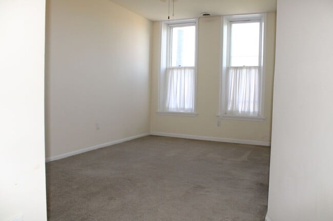Building Photo - 564 Race St