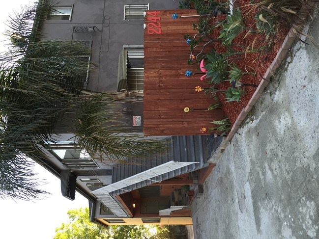 Primary Photo - Designer Apartment in West Adams