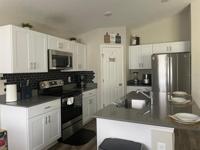 Building Photo - 5365 Maddie Dr