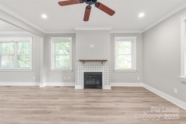 Building Photo - 712 Seldon Dr