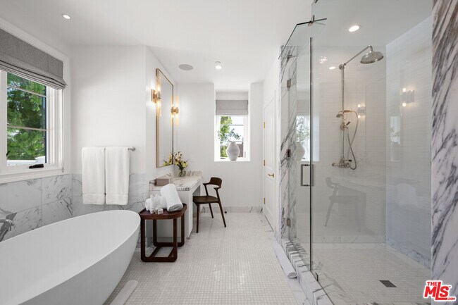 Building Photo - 616 N Alpine Dr