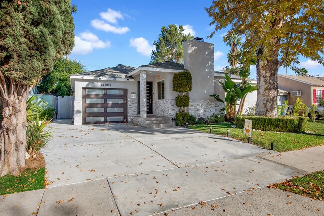 Building Photo - 17969 Collins St