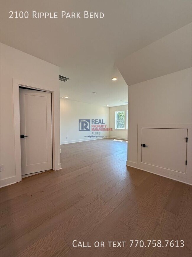Building Photo - 2100 Ripple Pk Bnd
