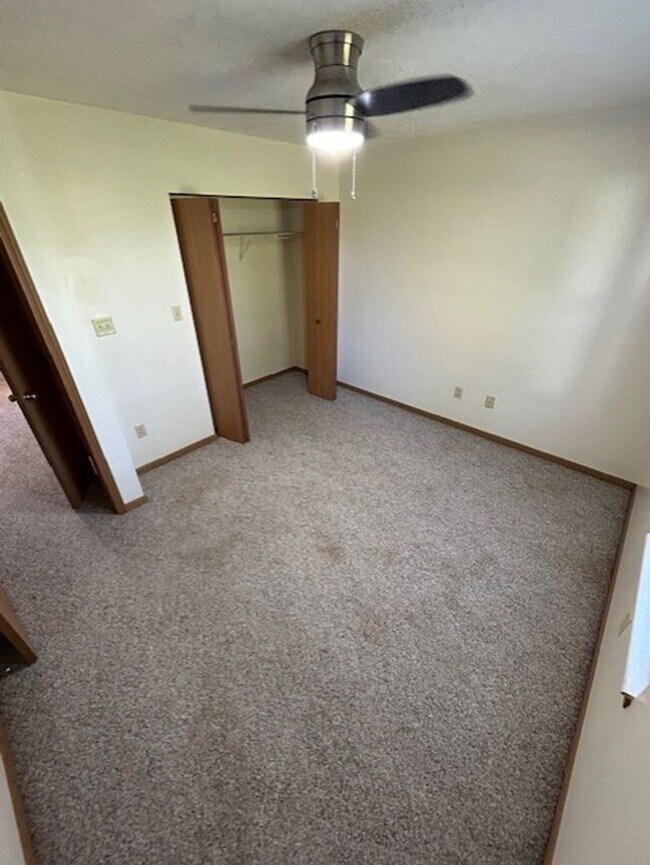 Building Photo - Black Friday Move-in Special! Up to $500 off!