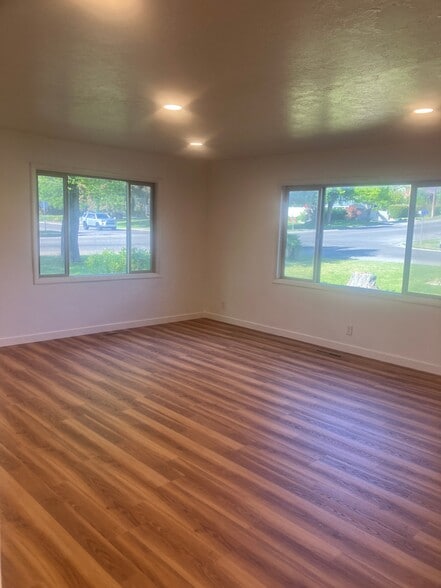 Building Photo - 191 N 200 E