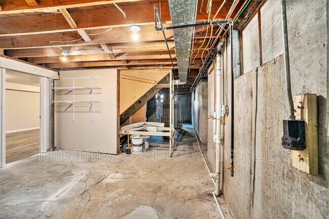 Building Photo - 1105 NE 67 Terrace