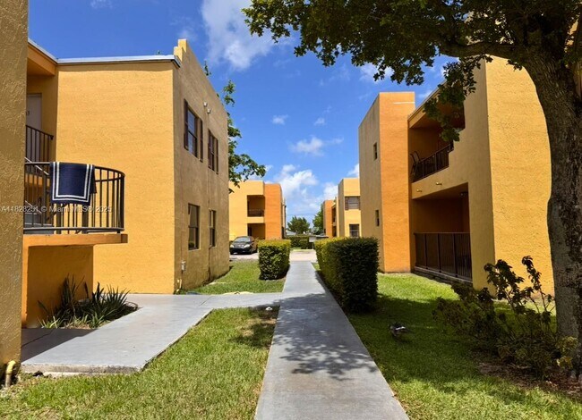 Building Photo - 550 NW 114th Ave