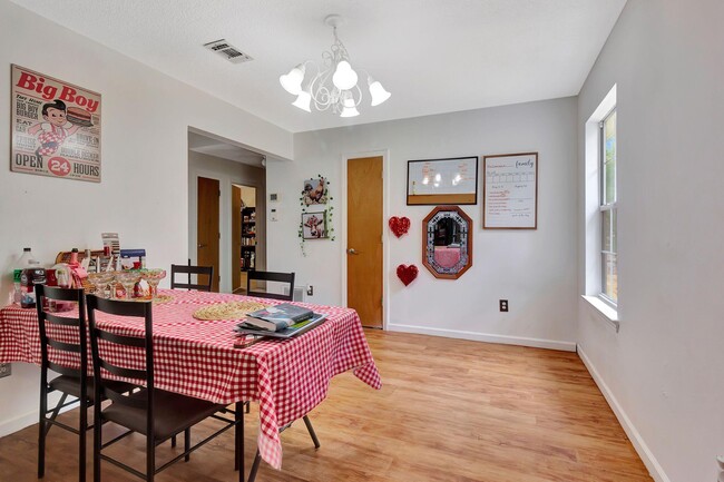 Building Photo - 3613 Burton Cir