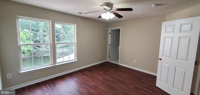 Building Photo - 2839 Settlers View Dr