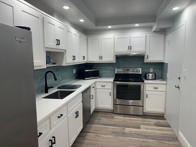 Building Photo - 405 N Ocean Blvd