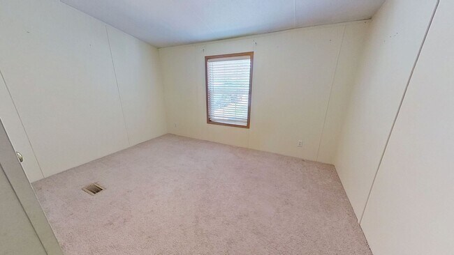 Building Photo - Mobile Home