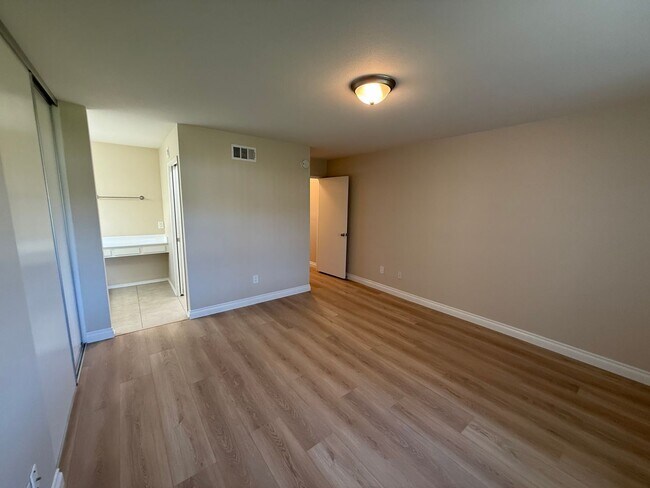 Building Photo - The Popular Freestanding El Dorado in Leisure Village