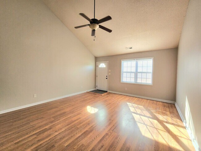Building Photo - Beautiful 3 bed 2 1/2 bath townhome in a gated community with a pool. Showings Coming Soon!!!