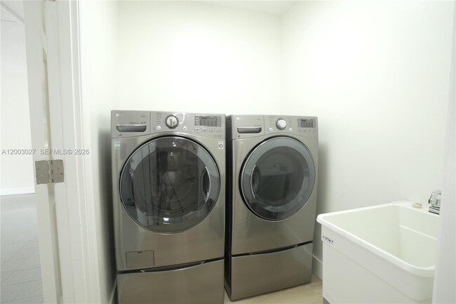 Building Photo - 12090 164th Ct N