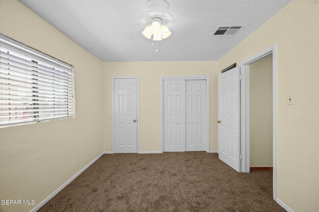 Building Photo - 4913 Sierra Madre Dr