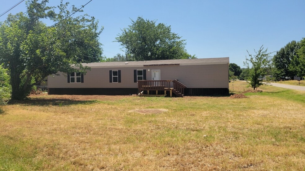 Building Photo - 5527 Lake View Dr