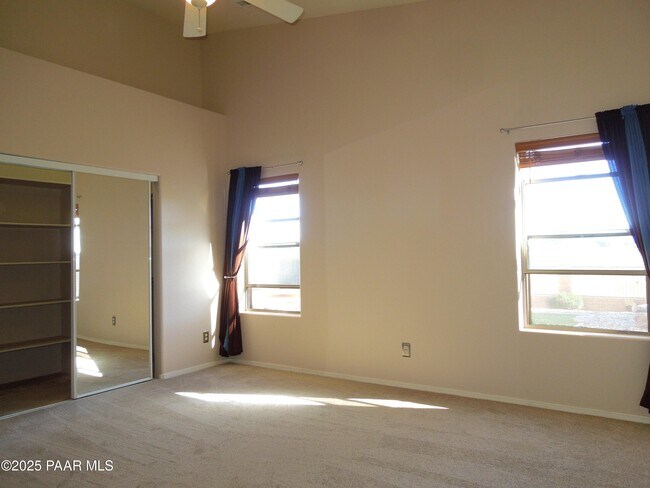 Building Photo - 5819 N Bronco Ln