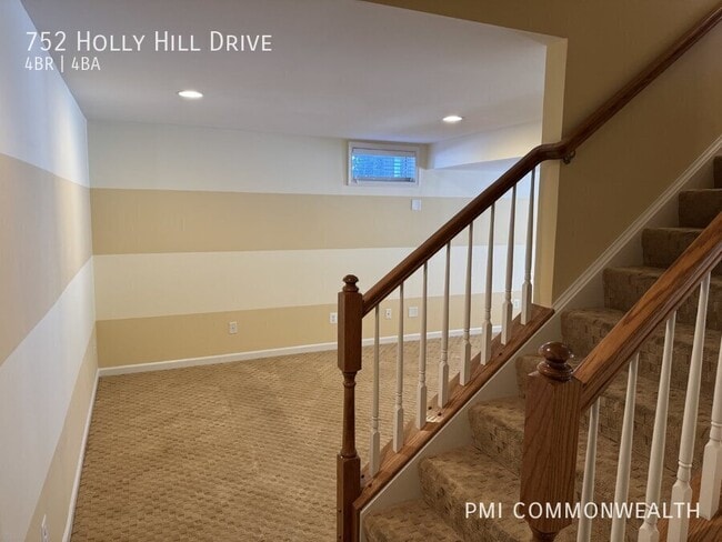 Building Photo - 752 Holly Hill Dr