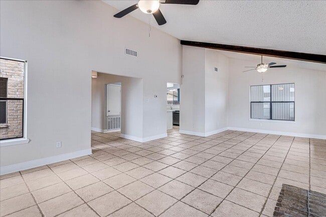 Building Photo - 985 Crossbill St
