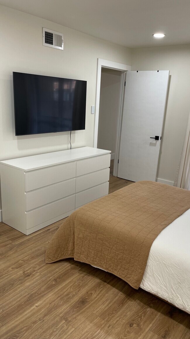 Building Photo - 6026 Birchbrook Dr