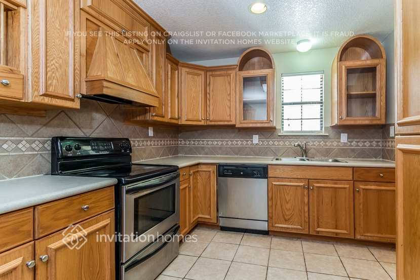 Building Photo - 10482 Twin Circles Dr