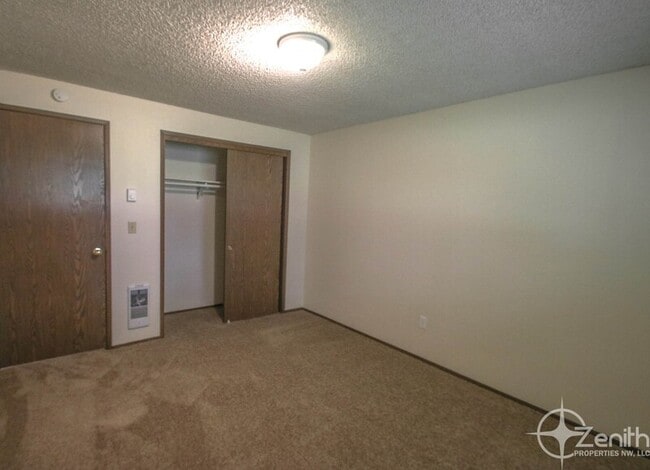 Building Photo - 2912 NE 86th Ave