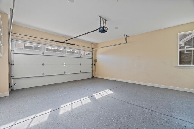 Building Photo - 17 Jeffrey Way