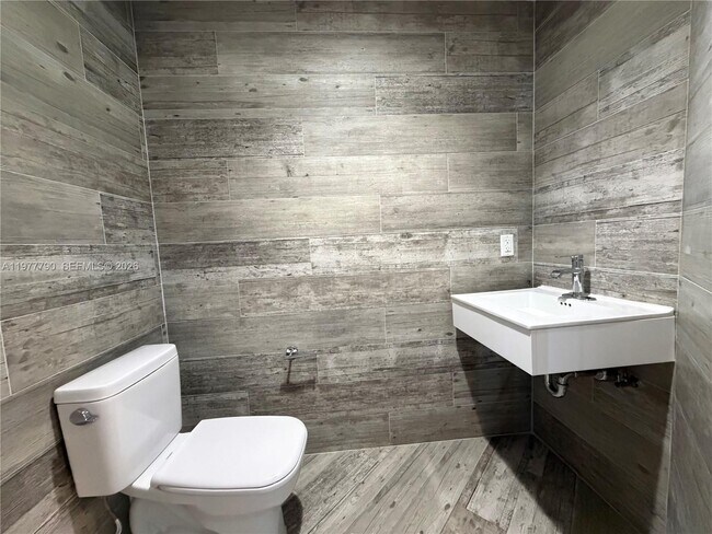 Building Photo - 17111 Biscayne Blvd