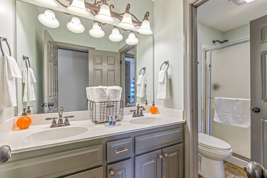 Building Photo - 10 Bridlewood Ct
