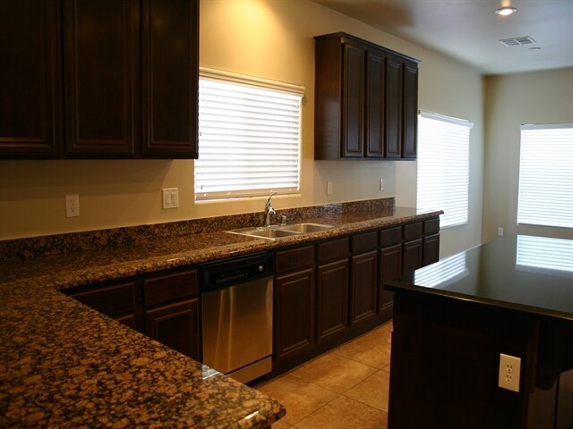 Building Photo - 2812 E Gables Vale Ct