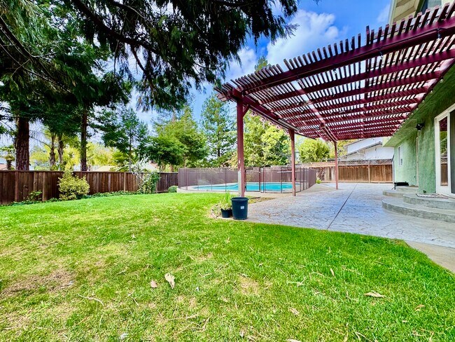 Building Photo - 5317 Creek Estates