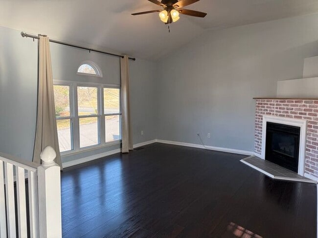 Building Photo - For Rent - Split Level Brick Home in South Nashville with Garage