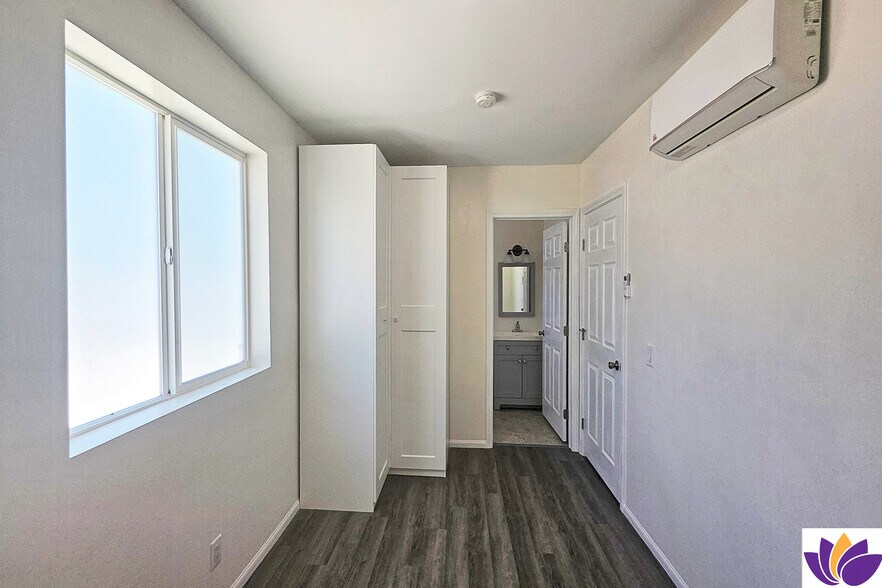 Building Photo - 8454 Zelzah Ave