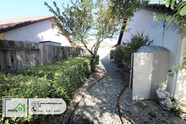 Building Photo - 2169 Sophy Pl