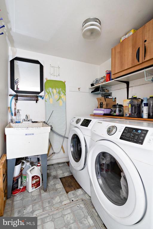 Building Photo - 46 Roosevelt Ave