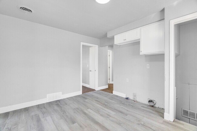 Building Photo - 13900 Sussex St