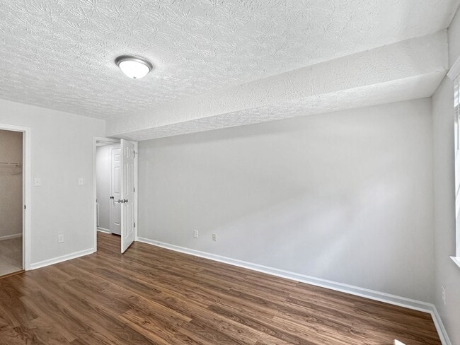 Building Photo - Fantastic 2BR / 2BA condo in prime West Kn...