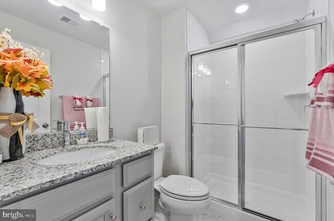Building Photo - 4402 Fair Lakes Ct