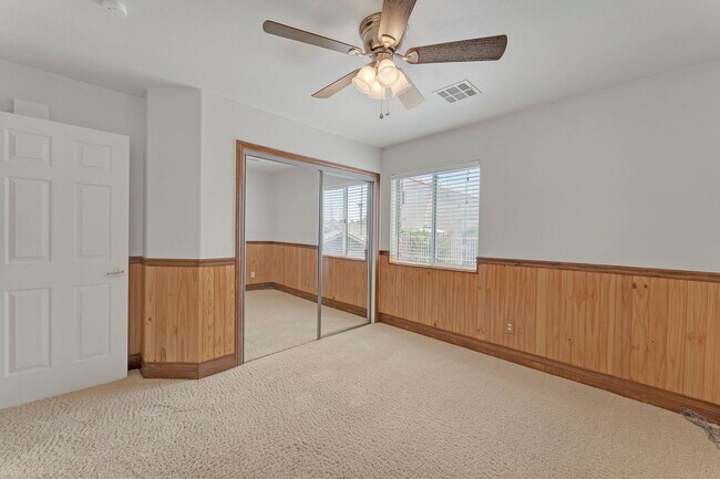 Building Photo - HENDERSON HIGHLY UPGRADED HOME!