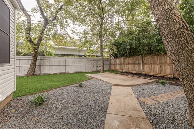 Building Photo - 5848 Kenwood Ave