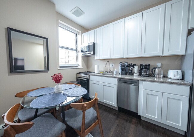 Building Photo - 245 W 113th St