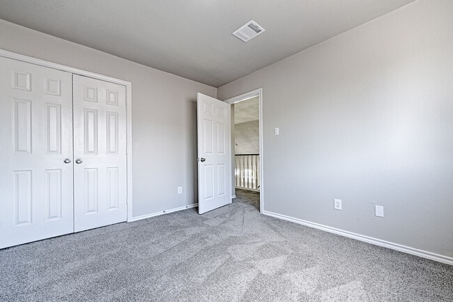 Building Photo - 2038 Biscayne Dr
