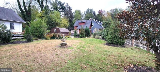 Building Photo - 264 Lake St