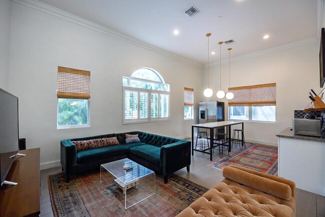 Building Photo - 717 Forest Hill Blvd