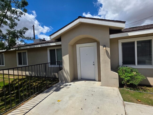 Building Photo - 315 Warren Ave