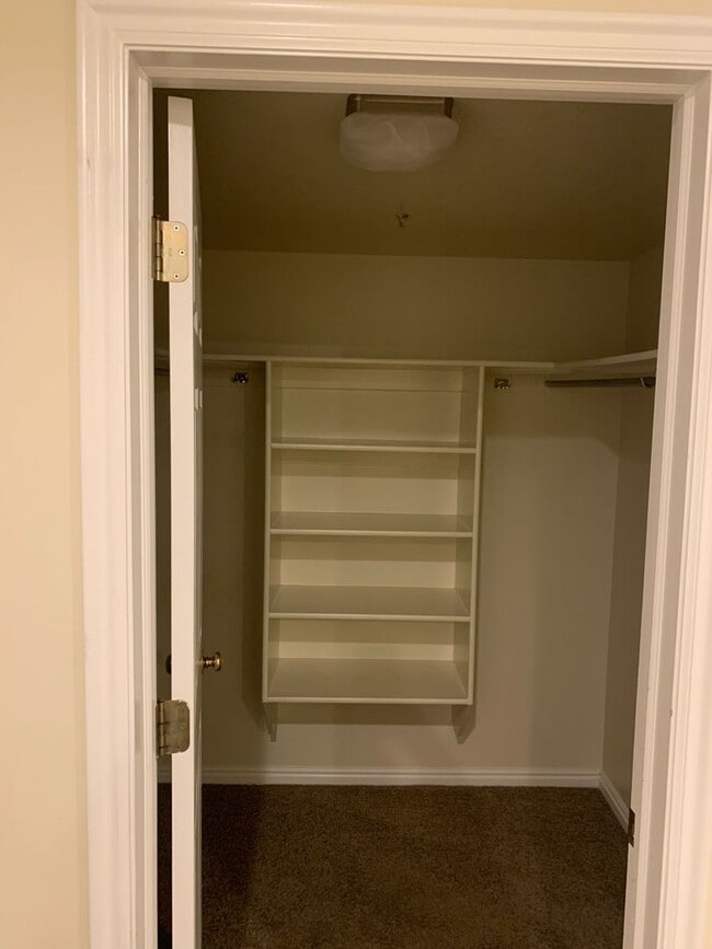 Building Photo - One Bedroom next to Provo Rec Center, Park and near Utah Valley Hospital.
